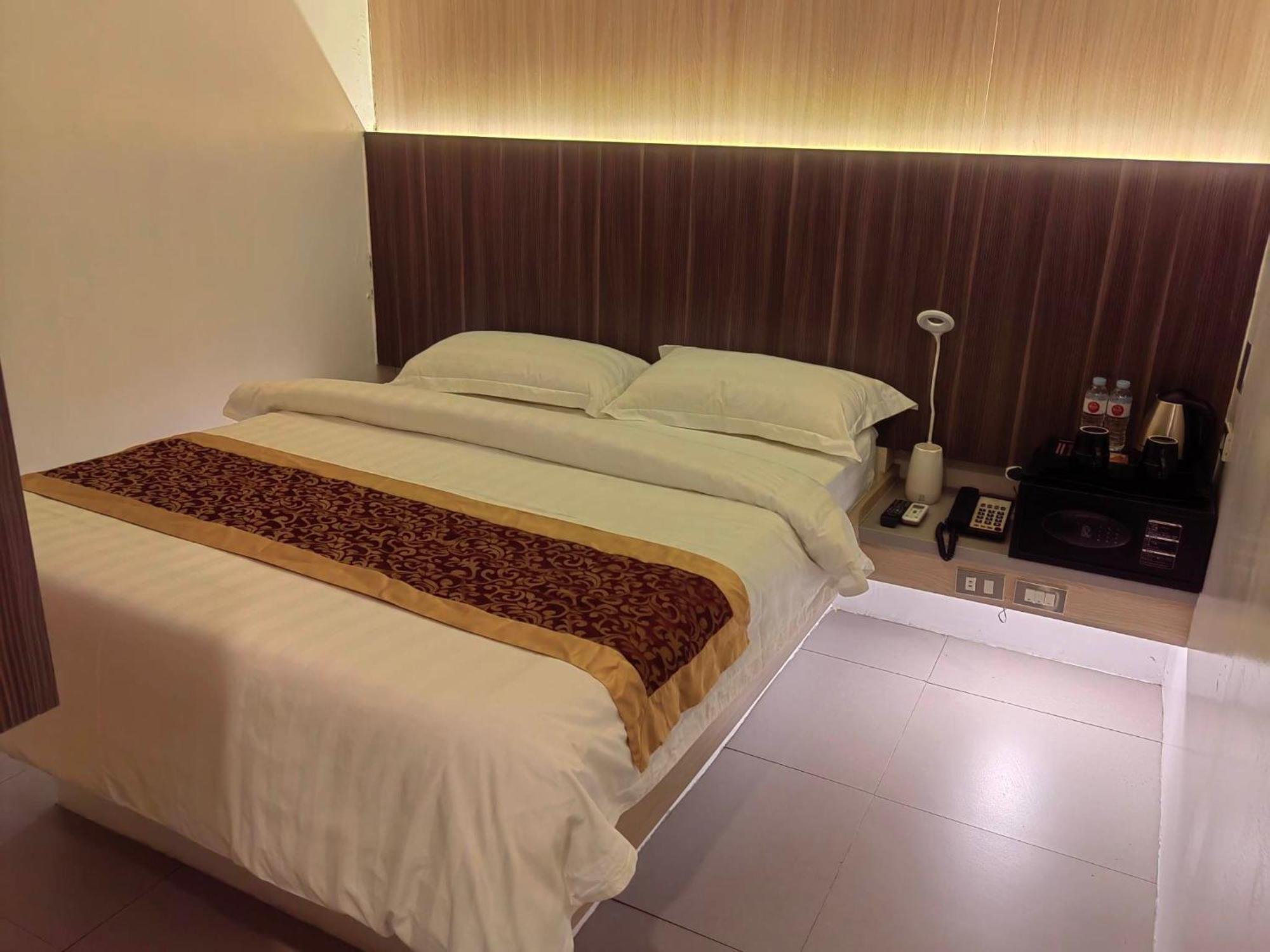 Kojo Hotel Tagum Esterno foto